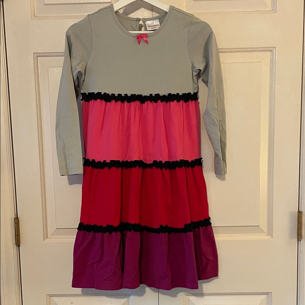 Hanna Andersson tiered super soft dress
Size 140